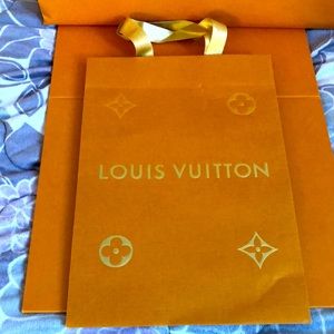 🌼Authentic🌼 Louis Vuitton Holiday Shopping Bag